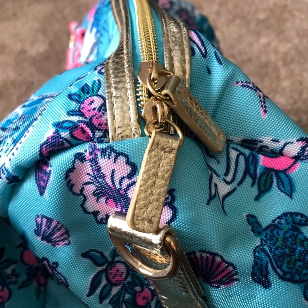Lilly Pulitzer Overnight Bag Amalfi Blue Lilly’s Roadtrip Florida blue pink gold - Picture 9 of 12
